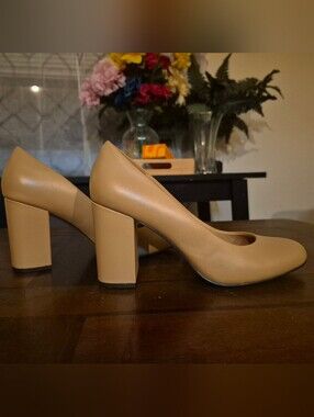 Bella Vita Chunky Heel Pumps in Tan